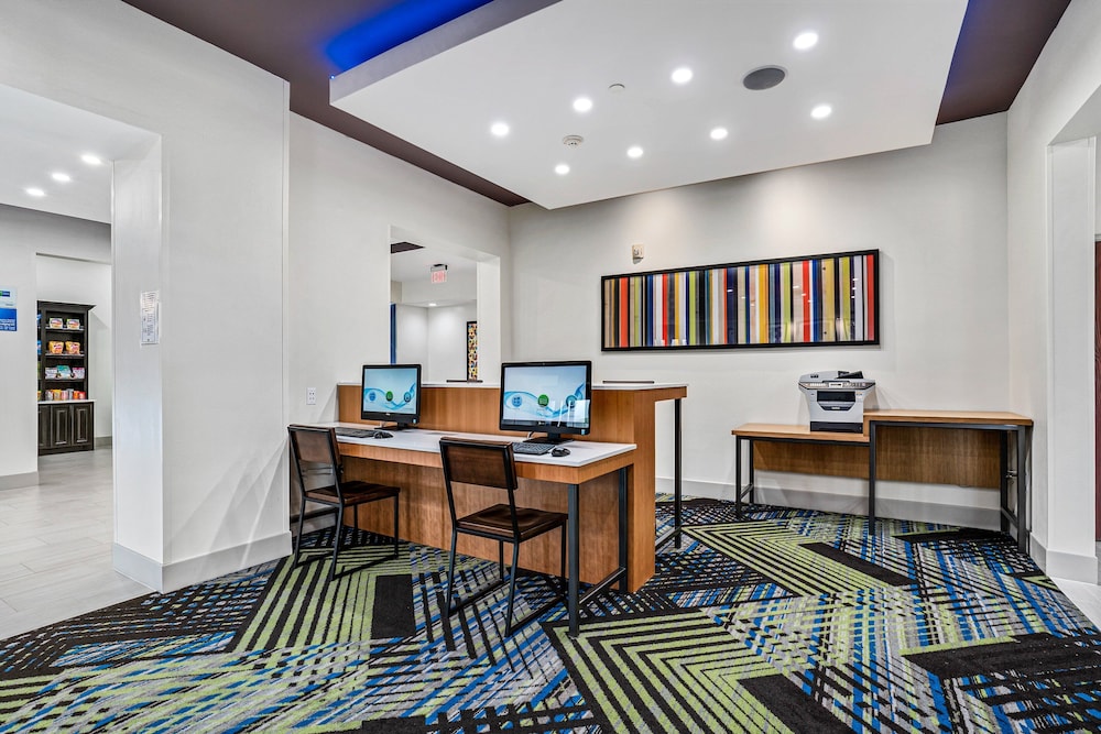 Holiday Inn Express Suites Van Buren Ft Smith Area by IHG - photo 55