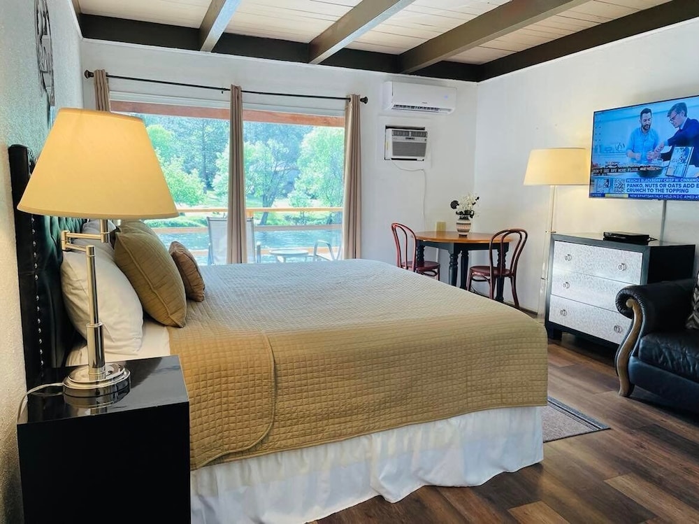 Riverfront Lodging - photo 6