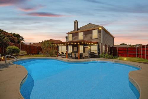 5BD Vacation Retreat Pool Patio Cinema — hotel in Lake Dallas