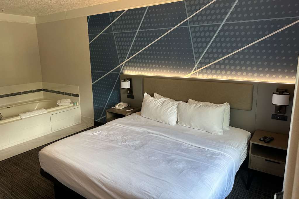 Comfort Suites Clackamas - photo 17