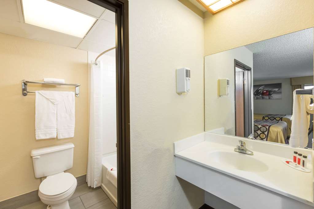 Super 8 by Wyndham Wichita North - photo 9
