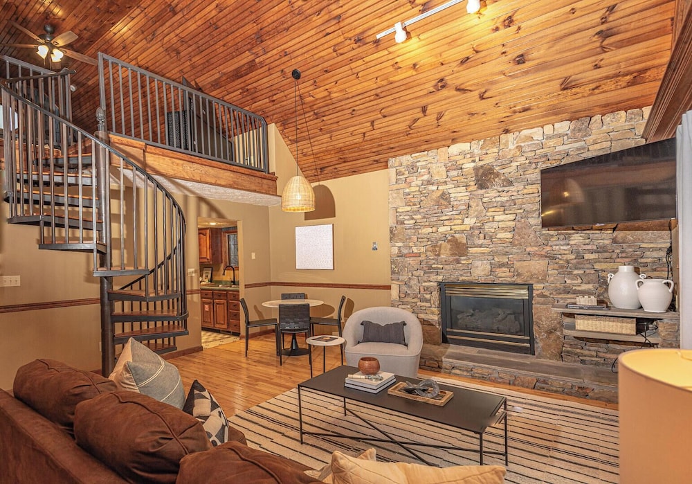 Ain't Misbehavin' - carbon neutral hotel in Pigeon Forge