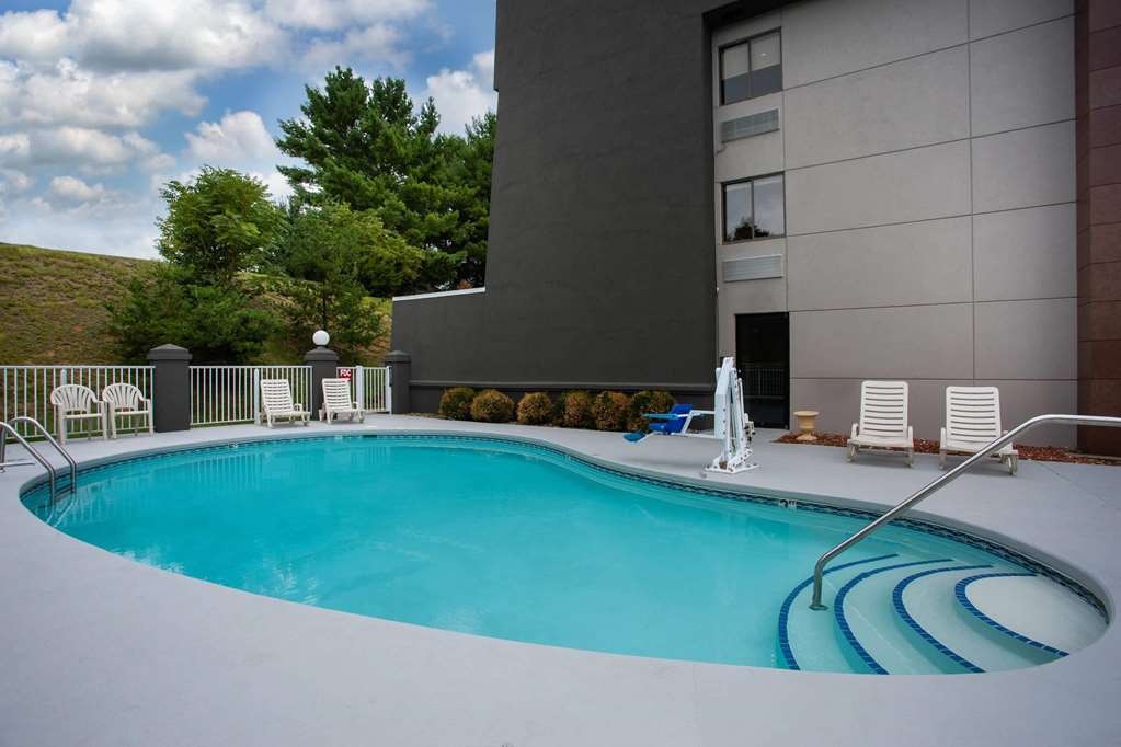 La Quinta Inn & Suites by Wyndham Roanoke Salem - photo 7