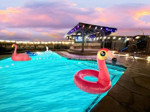 Half Acre Lux Pool Spa With Firepit Arcade Grill Sleeps 40 — El Cajon