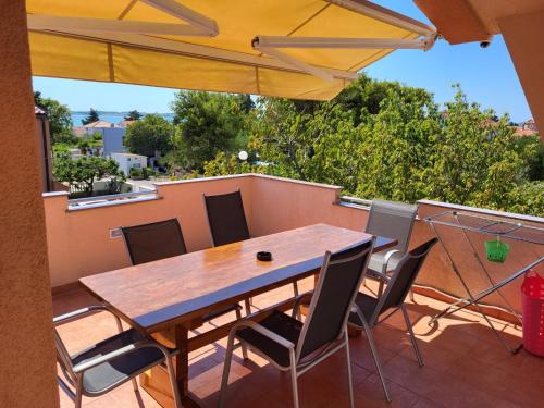 Apartment in Vrsi with Air conditioning WIFI Washing machine Dishwasher — 4-Star Luxury Hotel in Vrsi, Croatia