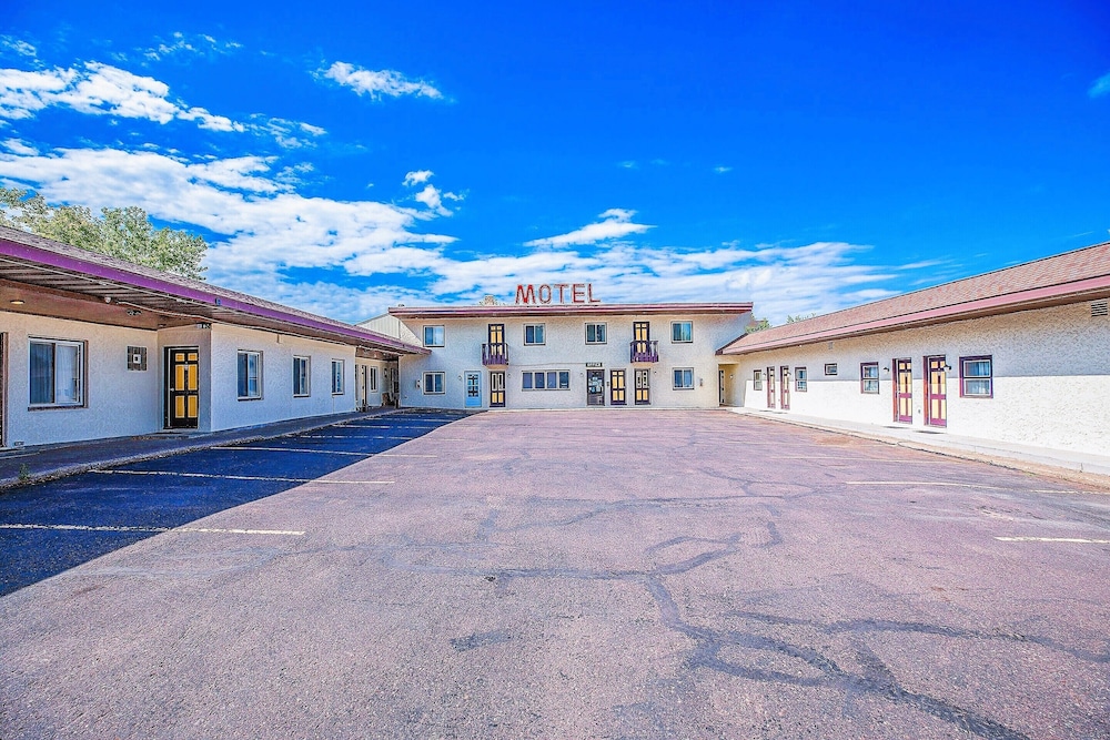 Love Hotels Silver Street by OYO at Hurley WI — hotel in Hurley
