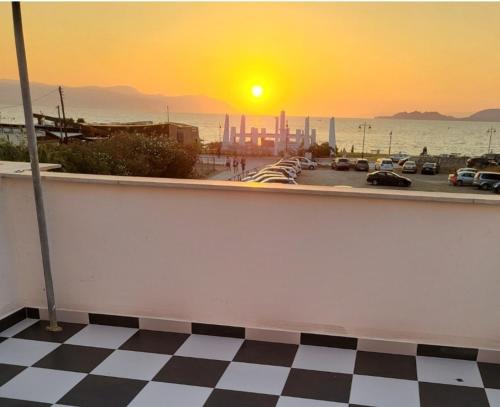 Sunflower maisonette with attic in Loutraki, Greece