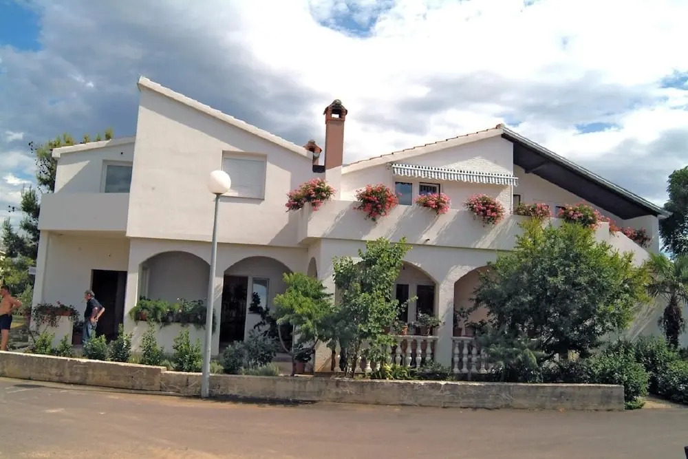 Dita 400 m From Sandy Beach A1 in Nin, Croatia