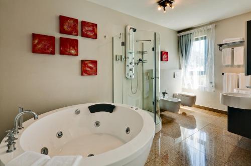 Camps Bay Ruby Suite — 4-Star Luxury Hotel in Cape Town, South Africa