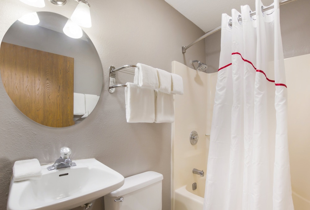 Red Roof Inn Lawrenceburg - photo 23