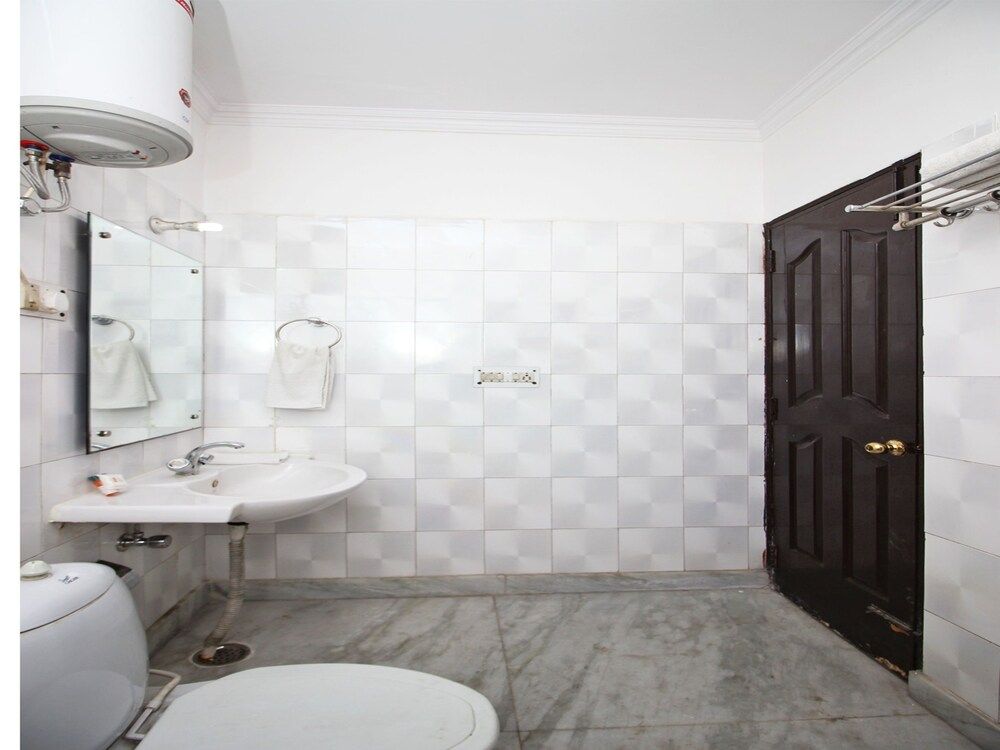 Oyo 9222 Viditva 2 - last minute hotel in Noida