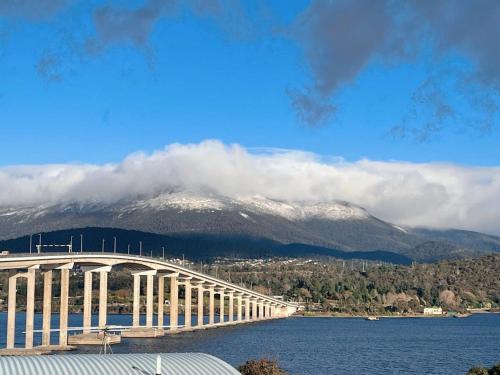 The Bridge Seaside Riveting House at Rose Bay — 4-Star Luxury Hotel in Hobart, Australia