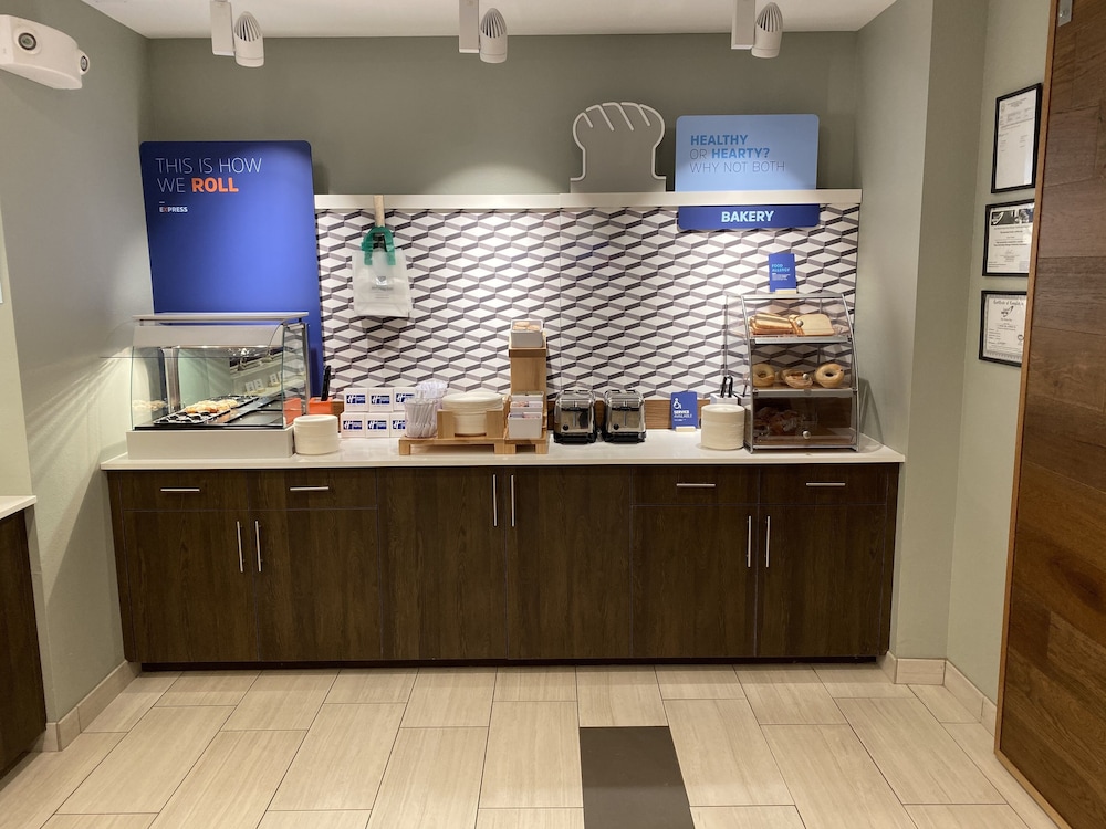 Holiday Inn Express & Suites Junction by IHG - photo 48