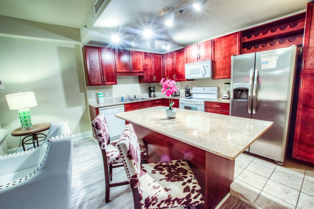 Laketown Wharf Resort by Aneliya's Rentals - photo 288