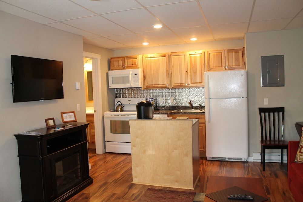 Strictly Moose Luxury Vacation Suites - photo 24