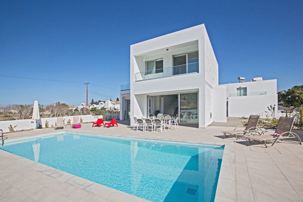 Celebrity Villa Hollyoaks 4
