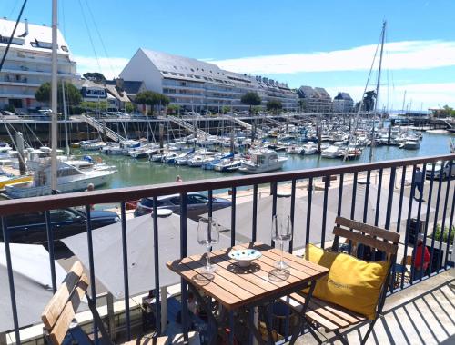 Surcouflepouliguen Appartement 60m2 Sur Le Port 4 Personnes — 4-Star Luxury Hotel in Le Pouliguen, France