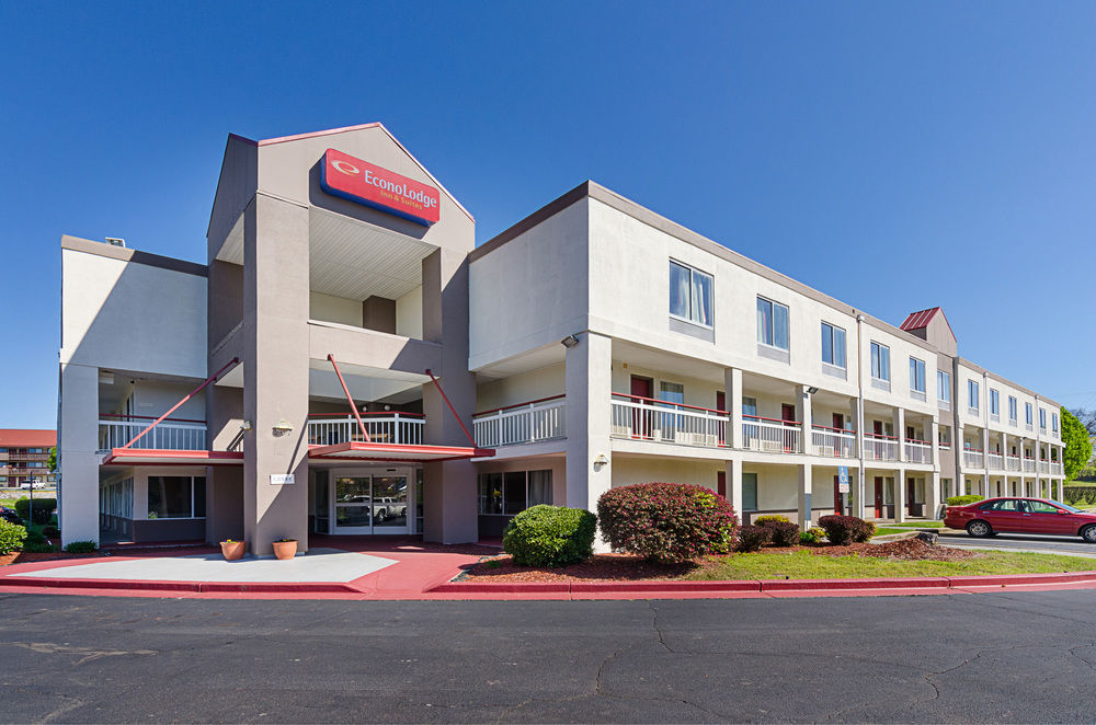 Econo Lodge Inn and Suites — hotel in Johnson