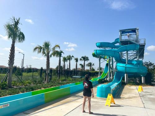 Fascinating 4 bedroom walking distance to the waterpark — 4-Star Luxury Hotel in Kissimmee, United States