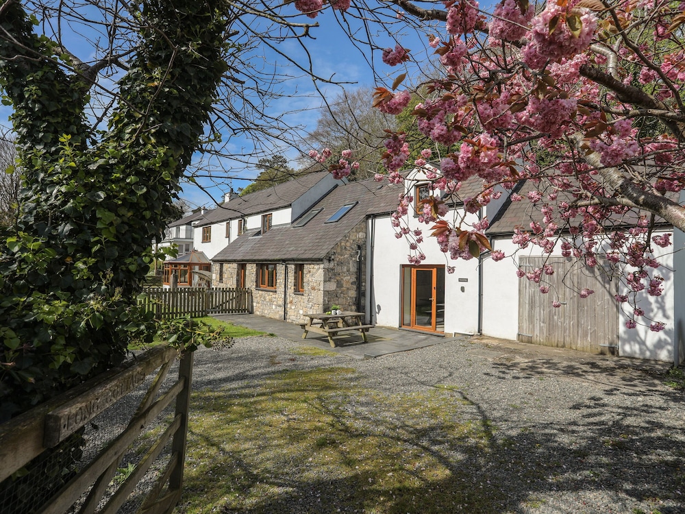 Long Cottage — 4-Star Luxury Hotel in Beaumaris, United Kingdom