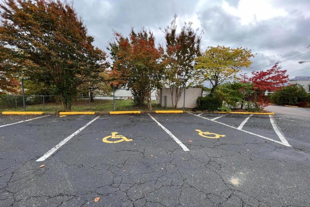 Ashland Studio Inn By OYO Richmond North near Kings Dominion - photo 20