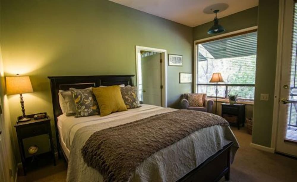 The Inn Above Oak Creek - photo 13