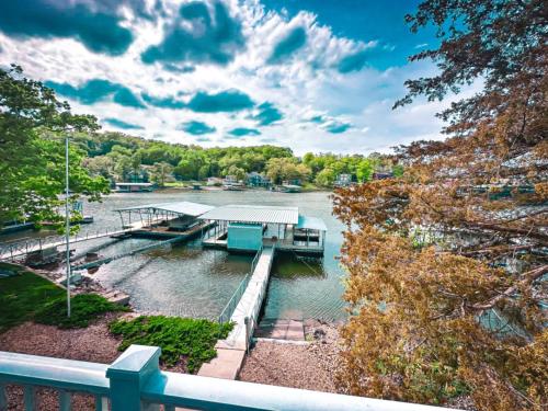 Redhead Cove 3Bed2BathDockGrillFirepit 10PP - last minute hotel in Osage Beach