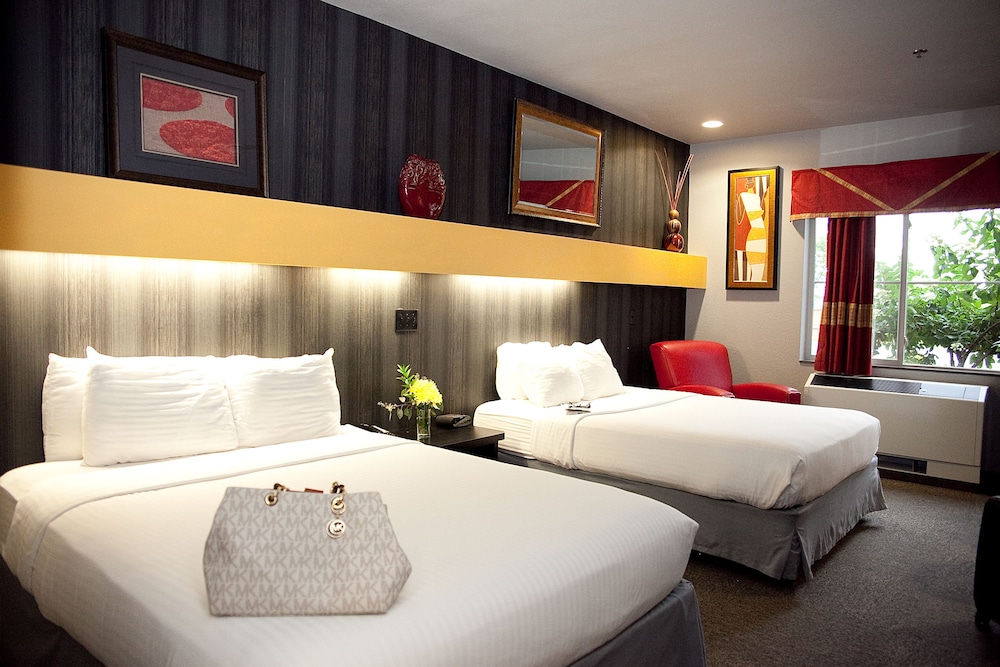 Metropolis Resort - photo 3