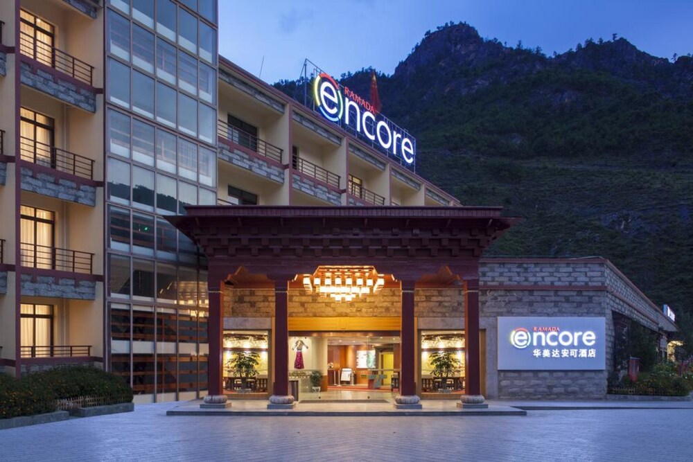 Ramada Encore Hotel - carbon neutral hotel in Ganzi