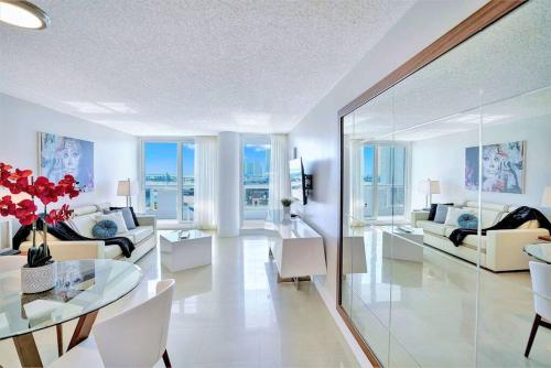Stay in Love Miami Skyline Views Renovated — 4-Star Luxury Hotel in Miami, United States