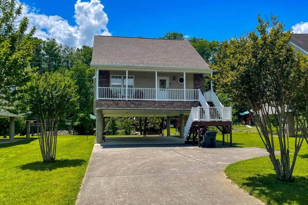 Riverfront Retreat The River Bear - last minute hotel in Pigeon Forge