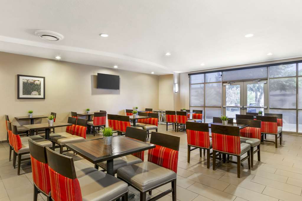 Comfort Suites Glendale State Farm Stadium Area - photo 36