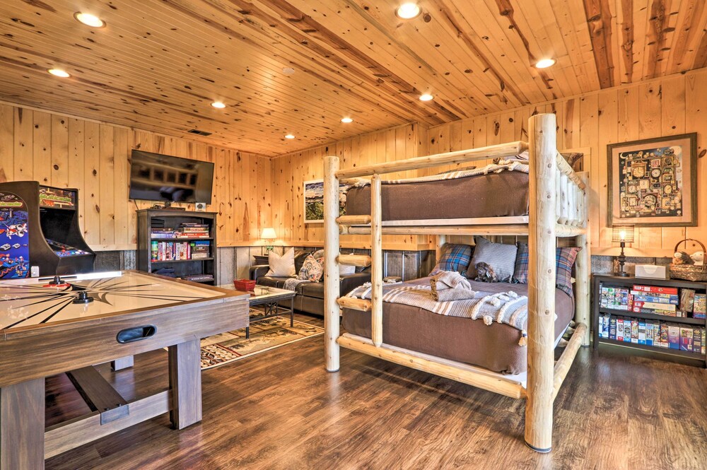 Woodsy Retreat with Fire Pit And Resort Amenities - photo 25