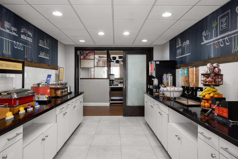Hampton Inn & Suites Fort Lauderdale Airport - photo 27