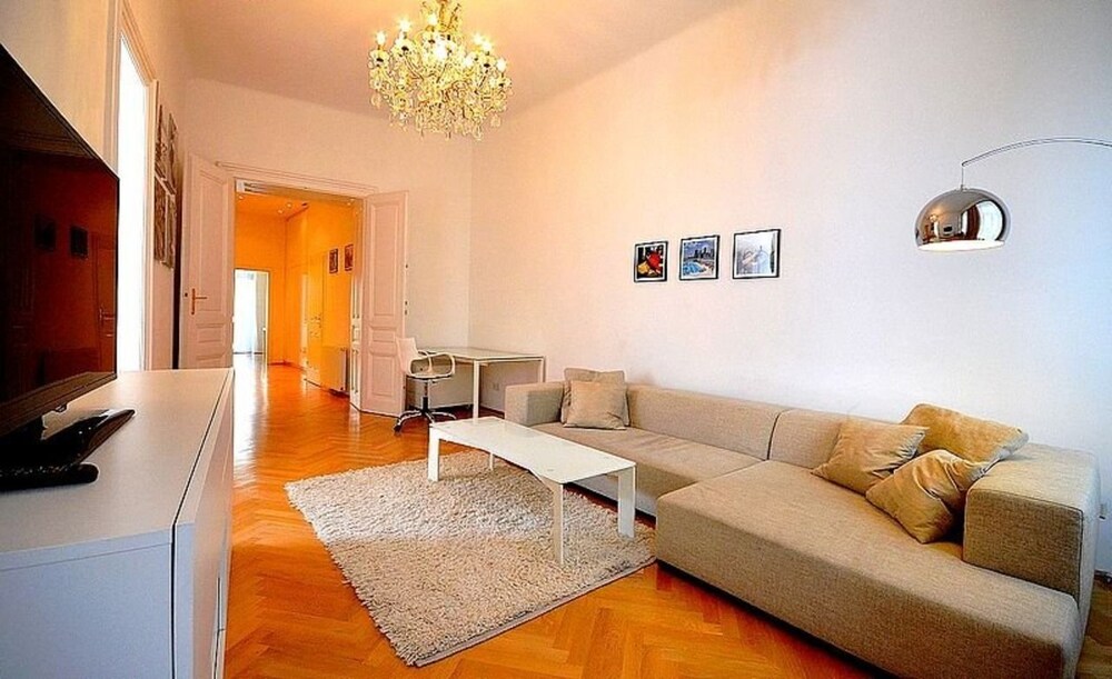 Vienna Residence Spacious & Tasteful Apartment in the 3rd District — 4-Star Luxury Hotel in Vienna, Austria