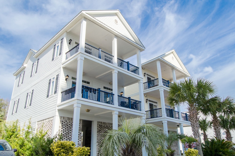 3 BR Beach Houses 25th Ave. South Ocean Blvd — 4-Star Luxury Hotel in Myrtle Beach, United States