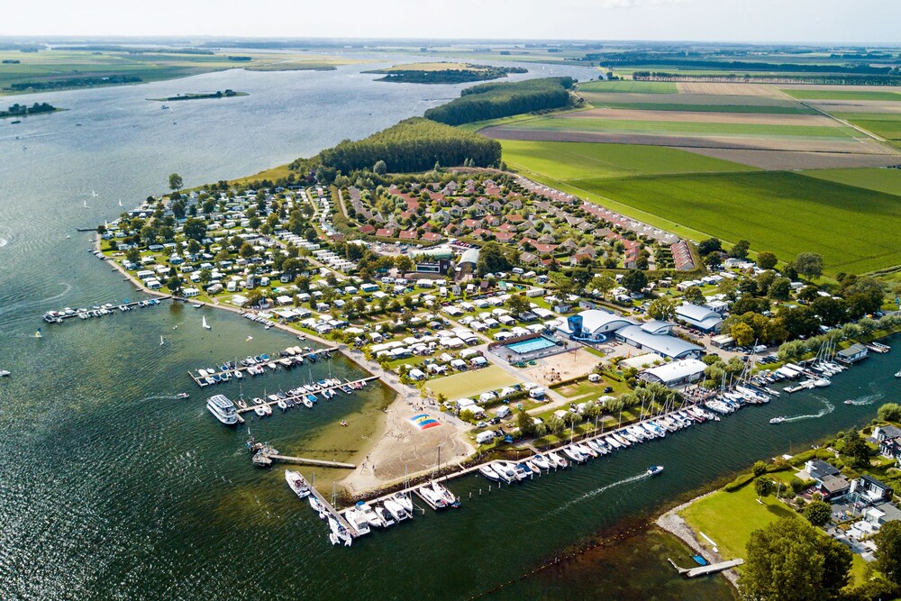 Villapark de Paardekreek — 4-Star Luxury Hotel in Kamperland, Netherlands