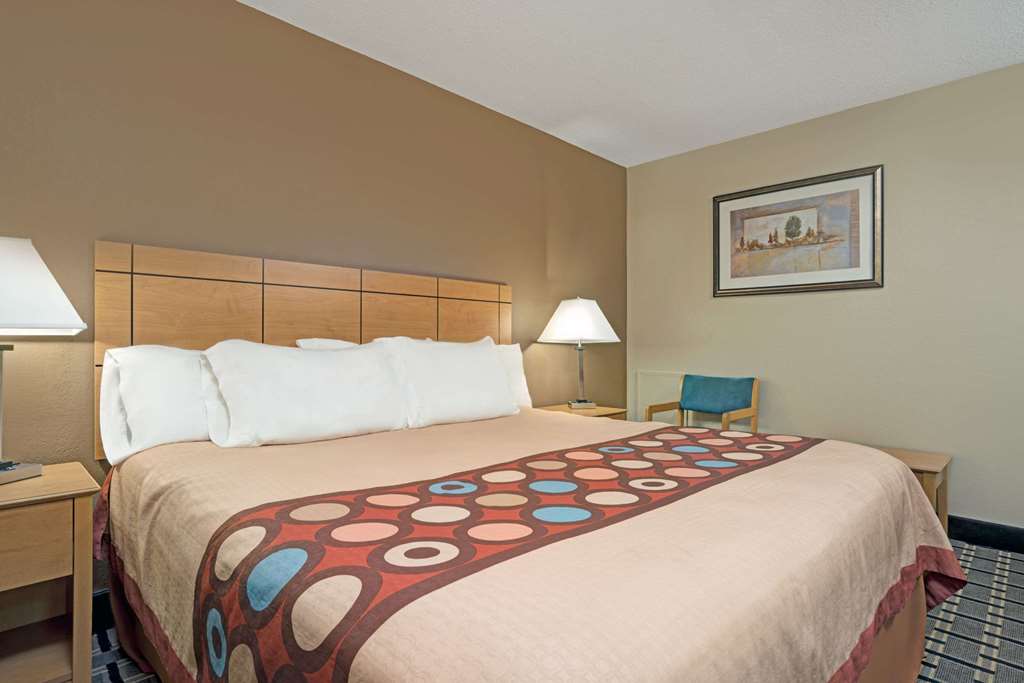 Super 8 by Wyndham Melrose - photo 11
