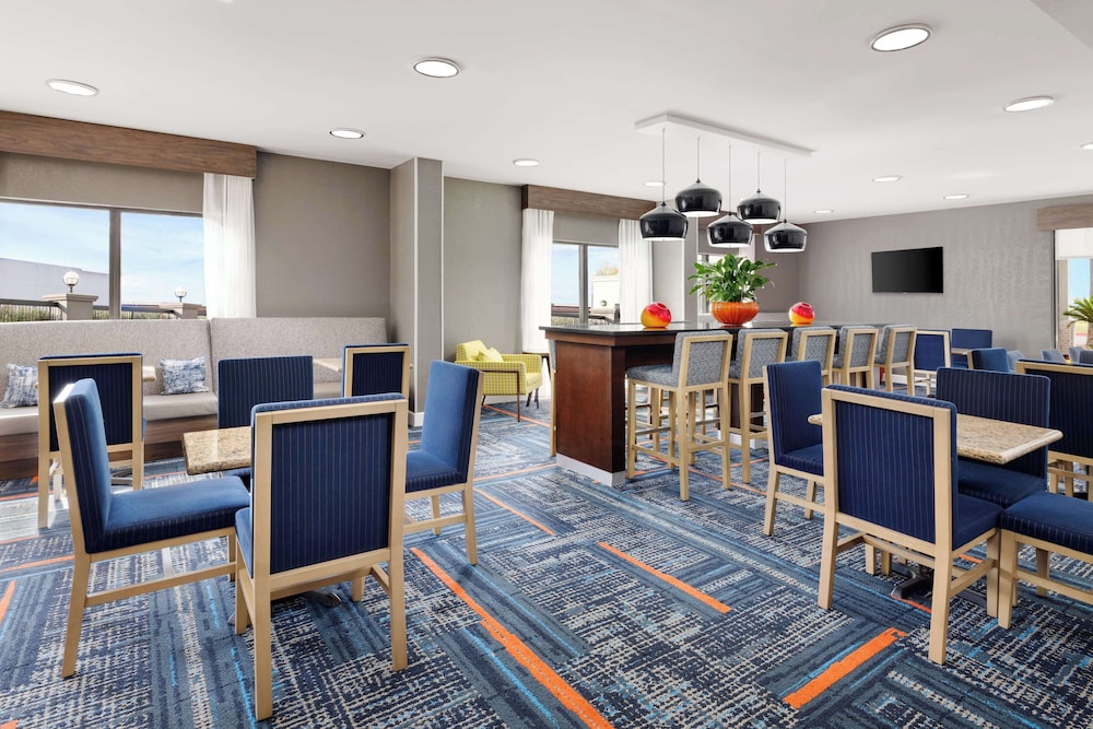 Hampton Inn Laredo - photo 20