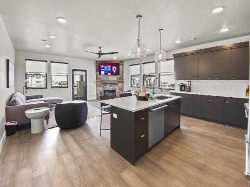 Jordanelle Mountain Paradise 204 condo — 4-Star Luxury Hotel in Heber, United States