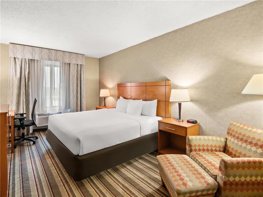 Comfort Inn Metro Airport - photo 22