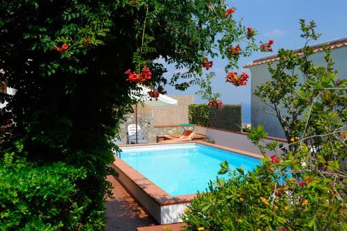 Villa Miramare piscina e parcheggio a Conca dei Marini — 4-Star Luxury Hotel in Conca Dei Marini, Italy