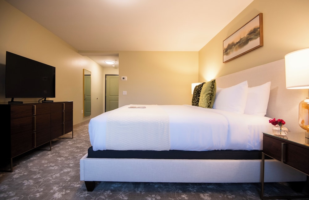 The Pathmaker Hotel - photo 36