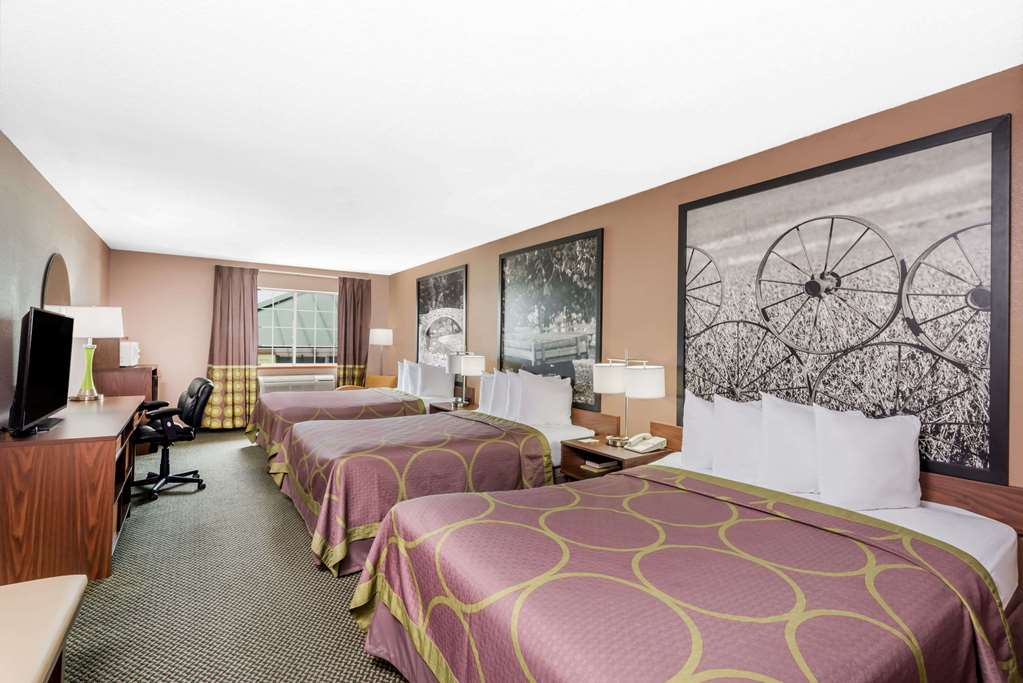 Super 8 by Wyndham Winfield Quail Ridge Area — hotel in Winfield