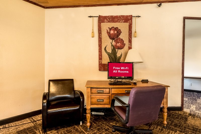 Red Roof Inn & Suites Terre Haute - photo 14