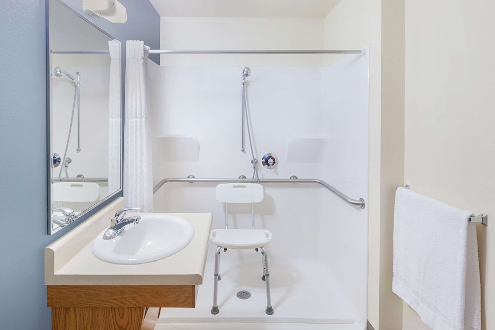 WoodSpring Suites Ankeny Des Moines - photo 19