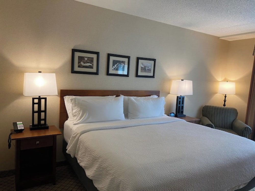 Holiday Inn Purdue Fort Wayne by IHG - photo 12