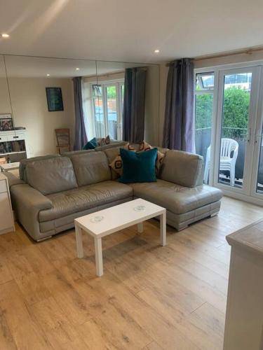 Large Luxury appartment — 4-Star Luxury Hotel in Cobham, United Kingdom