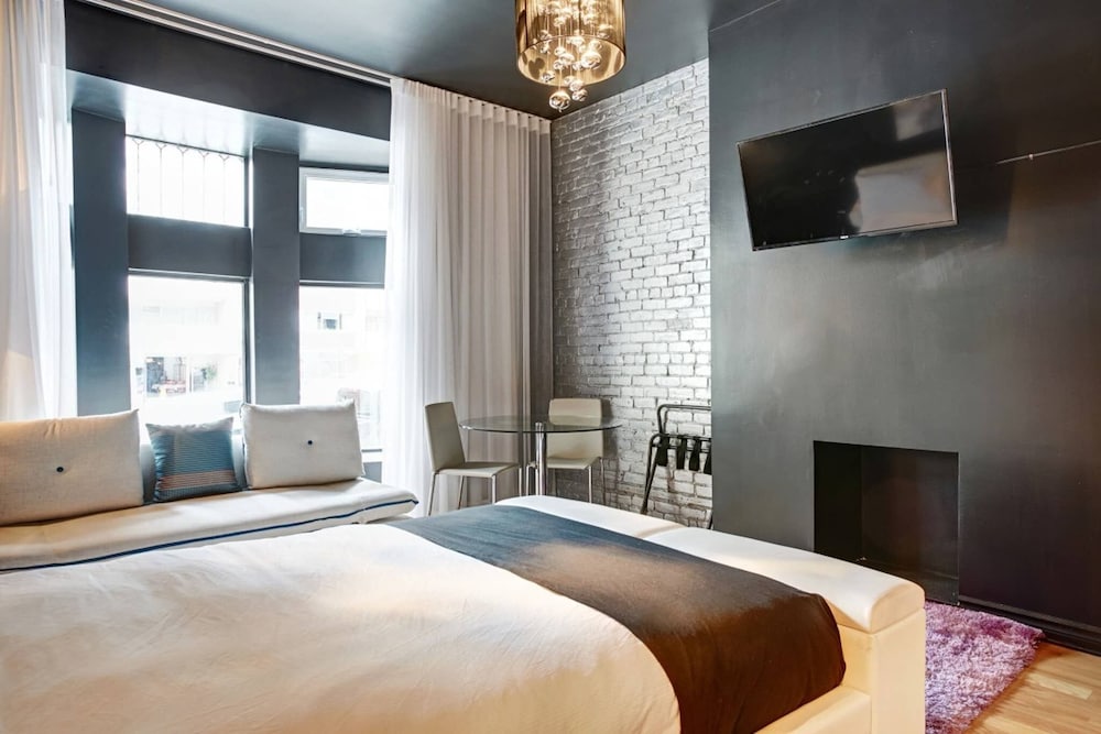 Golden District Mcgill Downtown Stays Studios design in Montreal, Canada