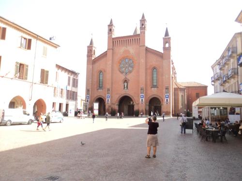 Via Pertinace 1 Appartamento — 4-Star Luxury Hotel in Alba, Italy